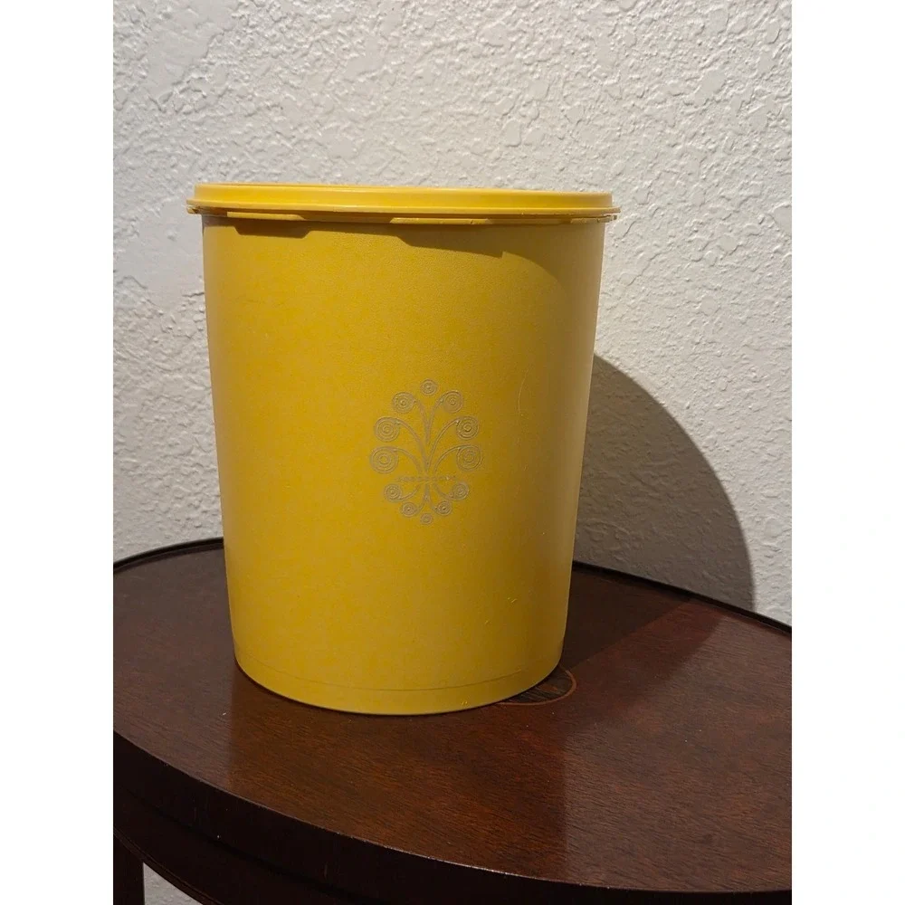 Vintage Tupperware Servalier Canister 805-3 Yellow Sunburst Lid‎ 8.5 Inch